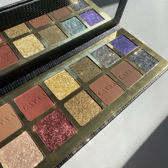 Lavaa Beauty Sunset Eyeshadow Palette Brand New in the Box - Picture 3 of 13